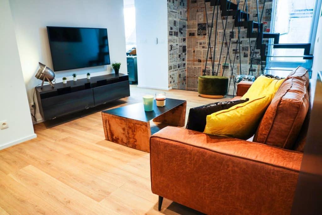 Amazon Corten Marche-en-Famenne Bagian luar foto