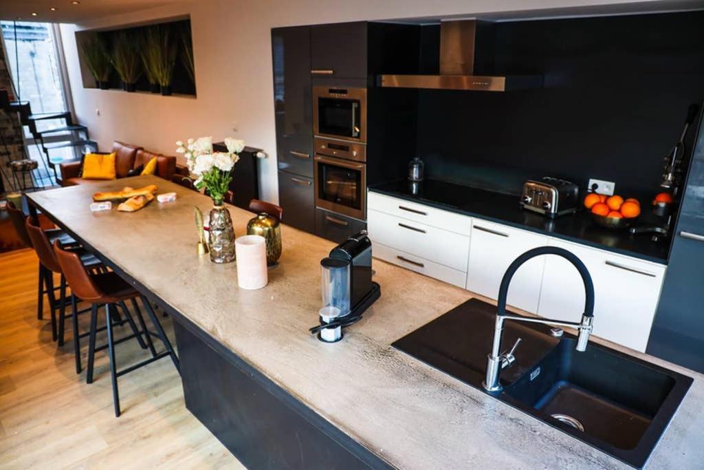 Amazon Corten Marche-en-Famenne Bagian luar foto